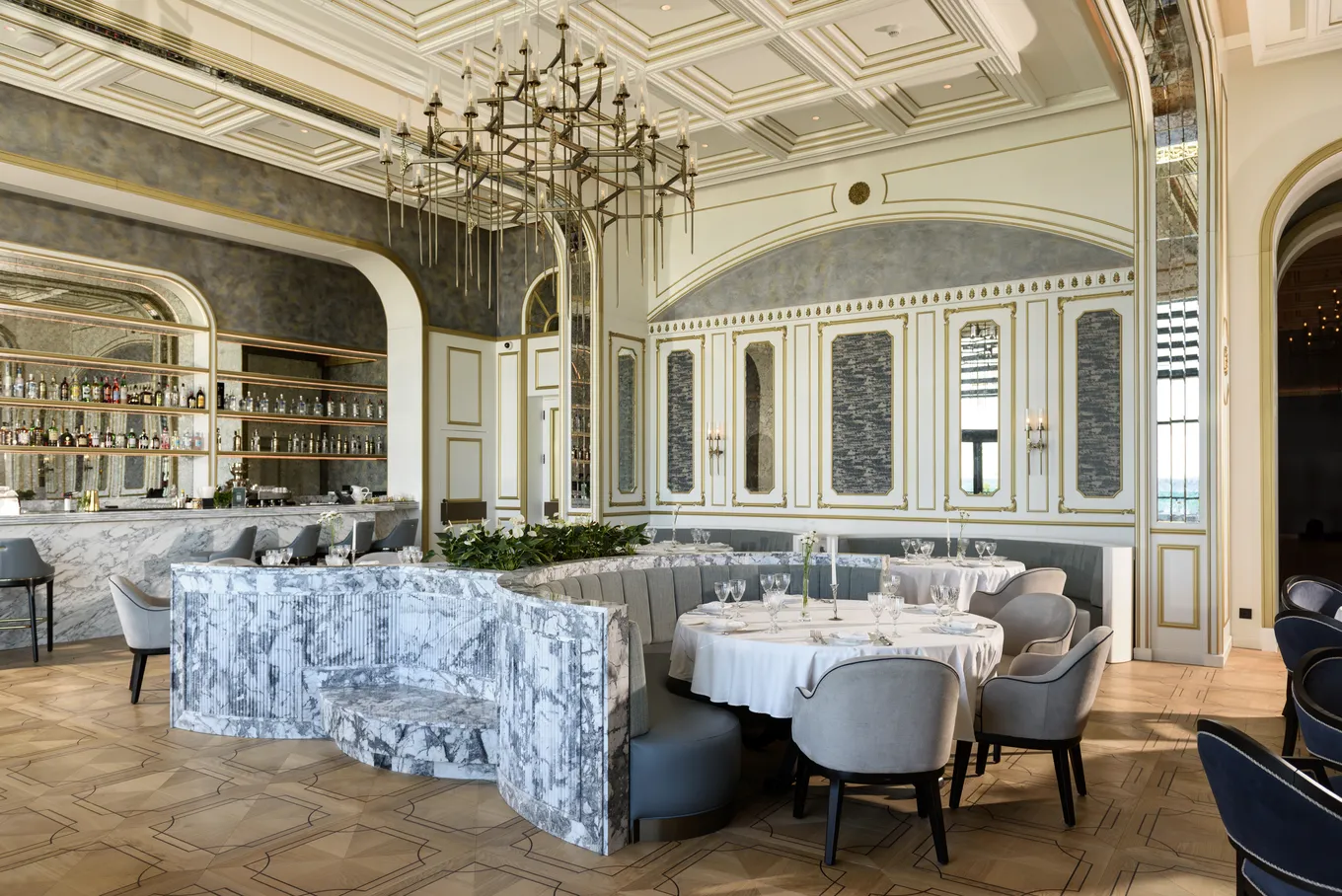 Ресторан Eva Regnum The Crown
